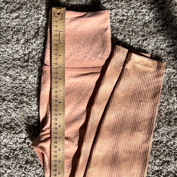 Beyond Yoga Drip Dot High Waisted Midi Legging Coral Rose Gold in Size S - Picture 10 of 16